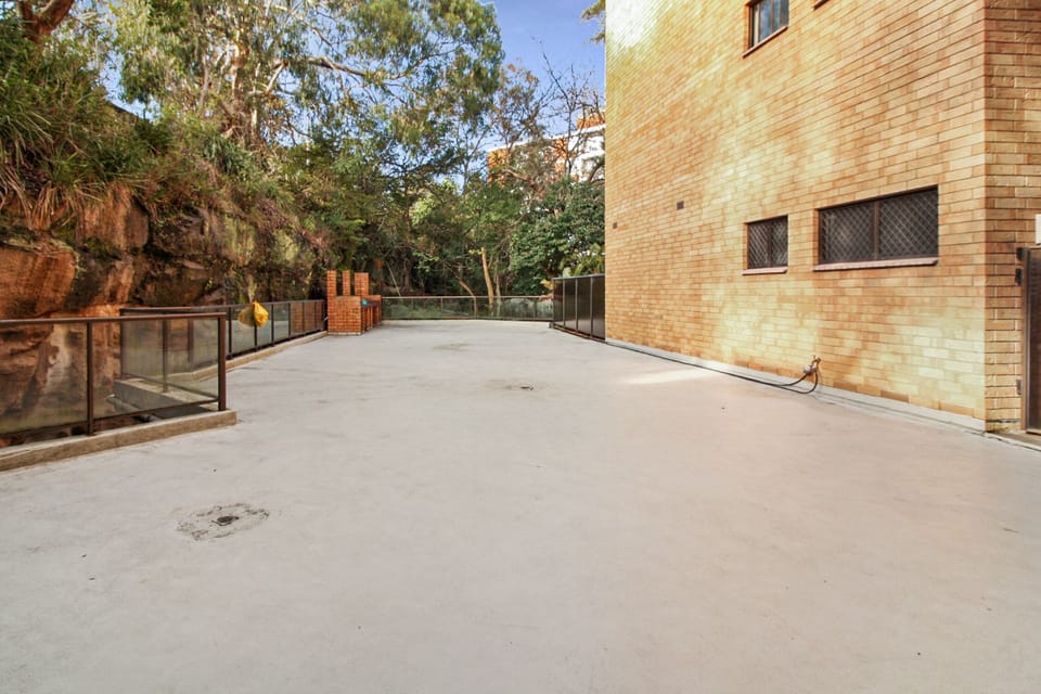 Exclusive direct access to 200 Square metre Courtyard.