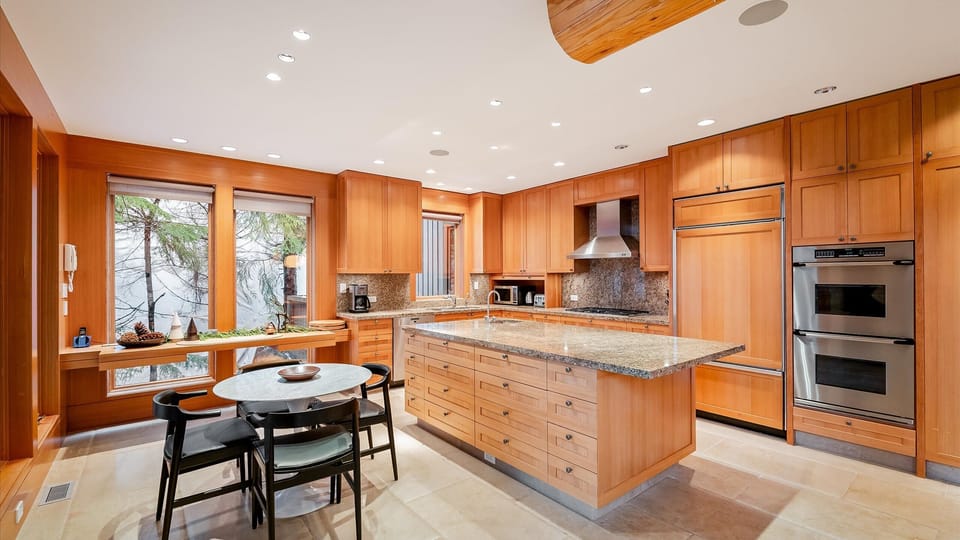 - Spacious kitchen with granite countertops and premium appliances  
- Central island perfect for casual breakfasts or evening gatherings  
- Surrounded by wood cabinetry and mountain-inspired finishes  