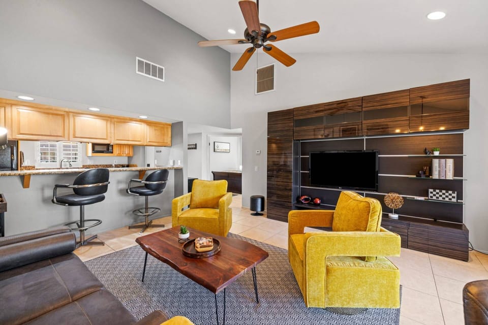 Living Room w/ Smart TV