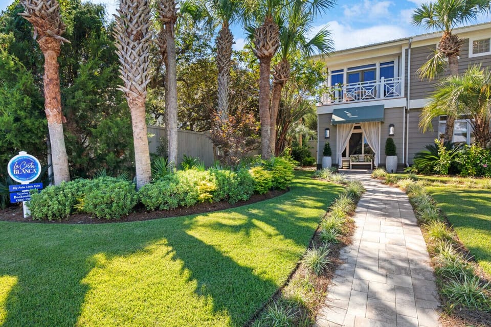 Big palm Little Palm - 45 Seacrest Drive