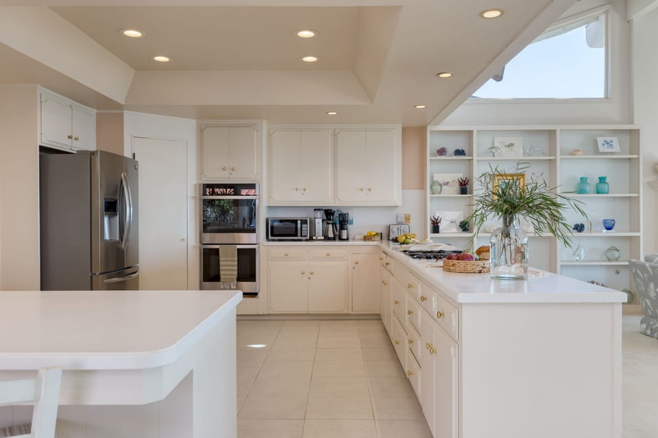 Full suite of appliances.