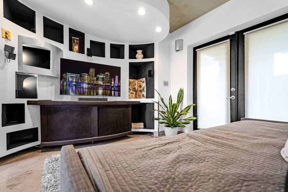 Enjoy your favourite shows and movies in the large Smart TV.