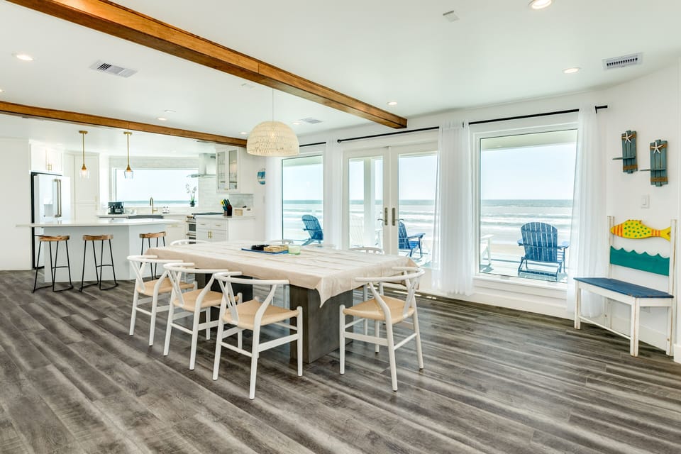 Enjoy dinner with a side of beachfront views