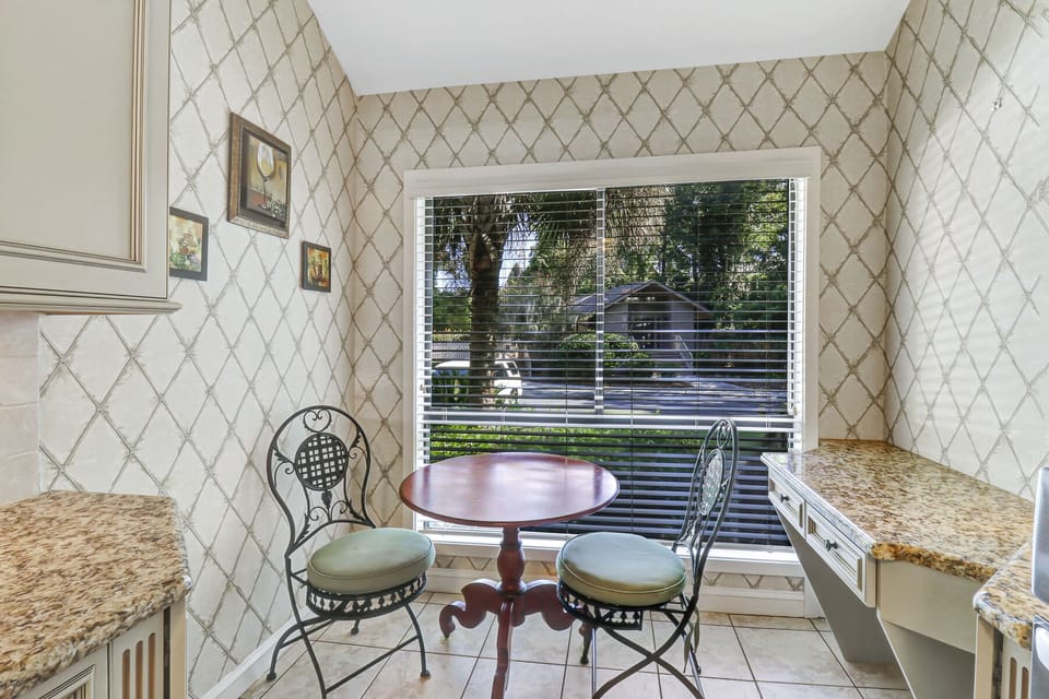 2538 Gleneagle Green | Kitchen Seating - 2538 Gleneagle Green | Kitchen Seating
