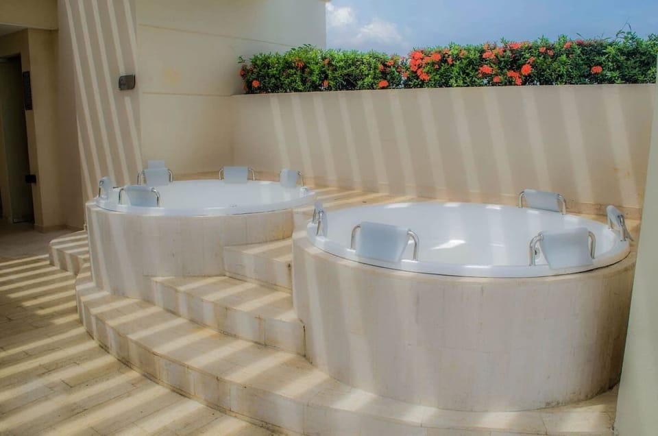 Outdoor spa tub