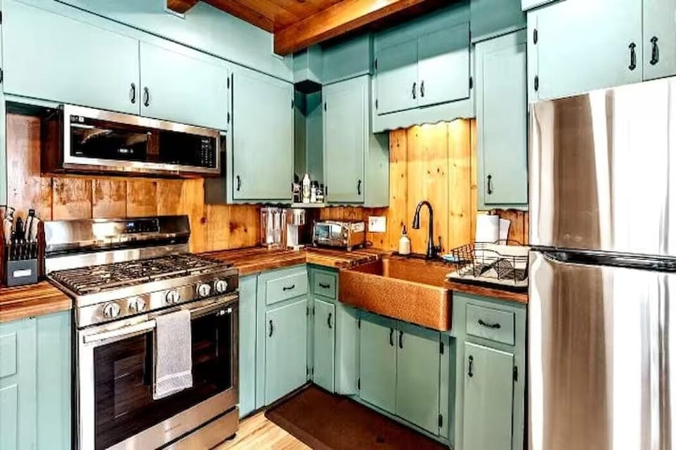New stainless steel appliances and free coffee