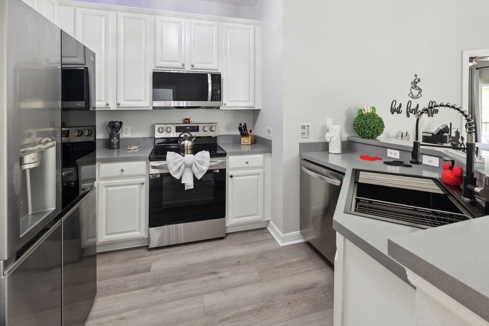 Indoors, Kitchen, Microwave, Oven, Cooktop