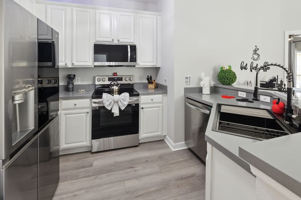 Indoors, Kitchen, Microwave, Oven, Cooktop