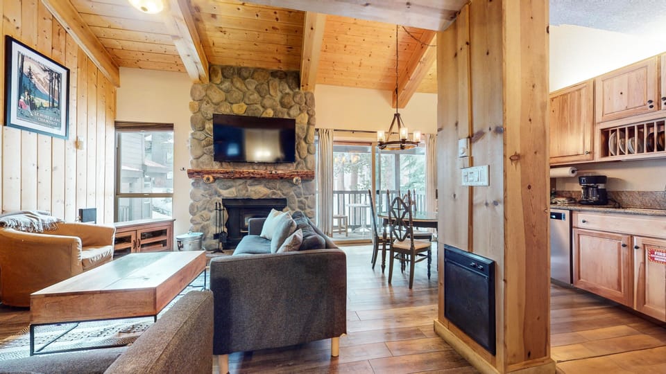 Indoors, Furniture, Living Room, Fireplace, Hardwood