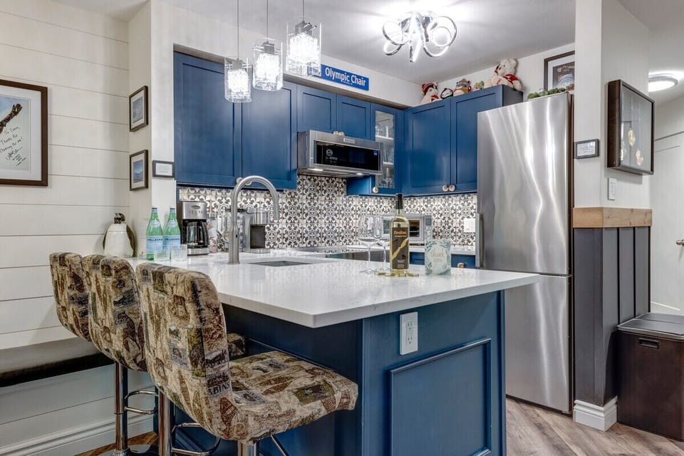 Sit around the bar countertop and make the perfect family meal together ...or the perfect drink.