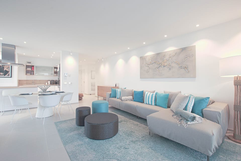 Beautiful spacious living room with dining room