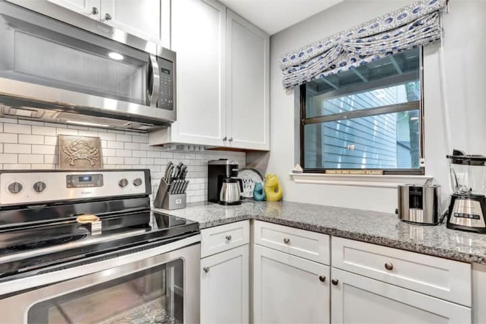 Updated kitchen with brand new Keurig Duo Plus, toaster, and blender!