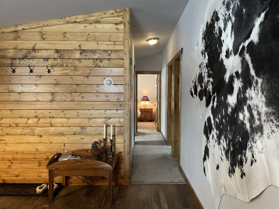 Hallway to Bedrooms and Baths