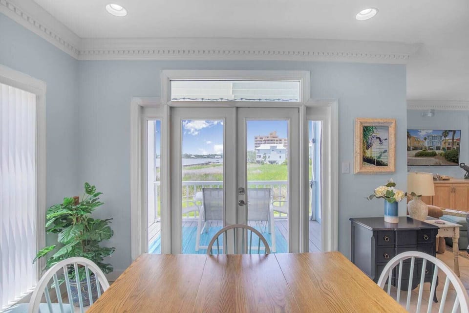 Dining area looking out to balcony