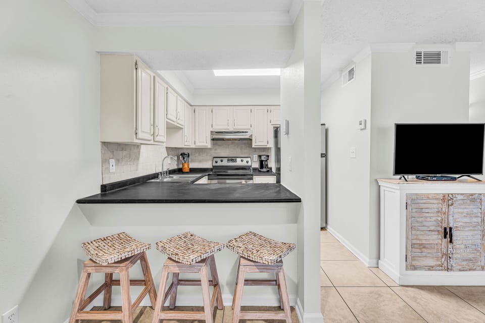 Eat-in kitchen bar seating