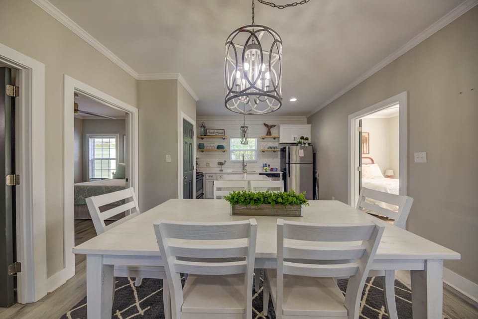 Dining area to comfortably seat six.