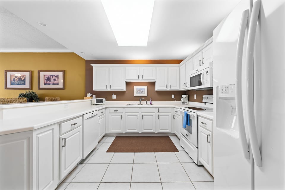 Kitchen stocked with pots/pans/utensils.