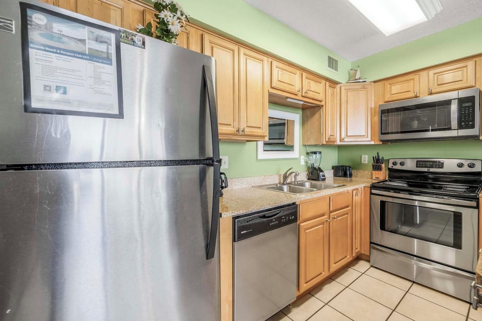Full kitchen