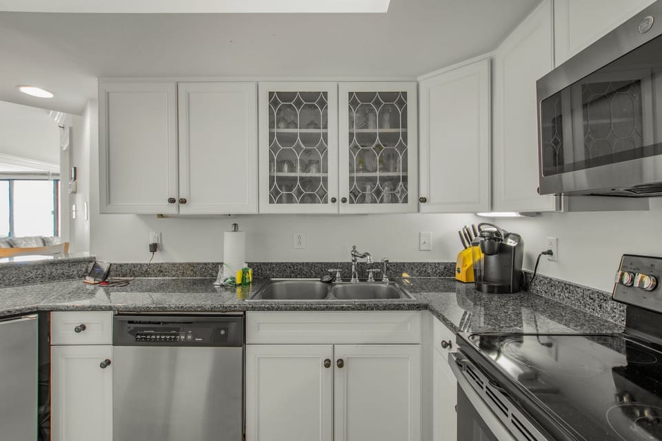 Well equipped kitchen stocked with pots/pans/utensils