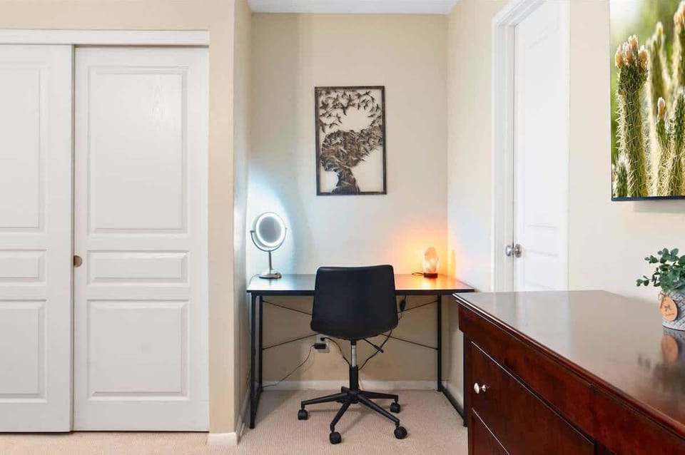 Private work desk or vanity - Master Bedroom #1