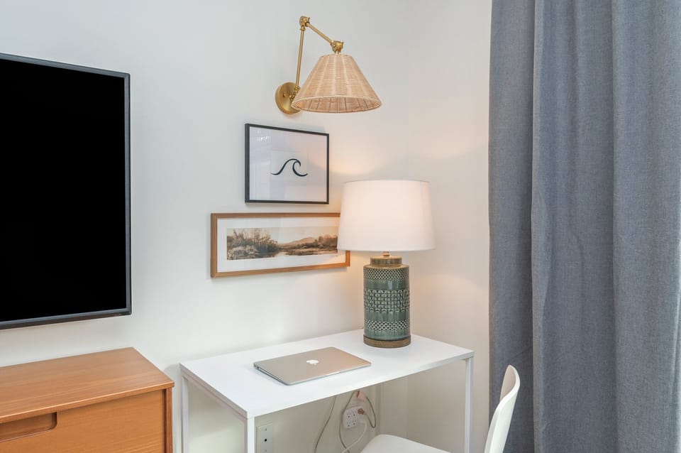 Also equipped with a dedicated workspace and extra computer monitor if needed.