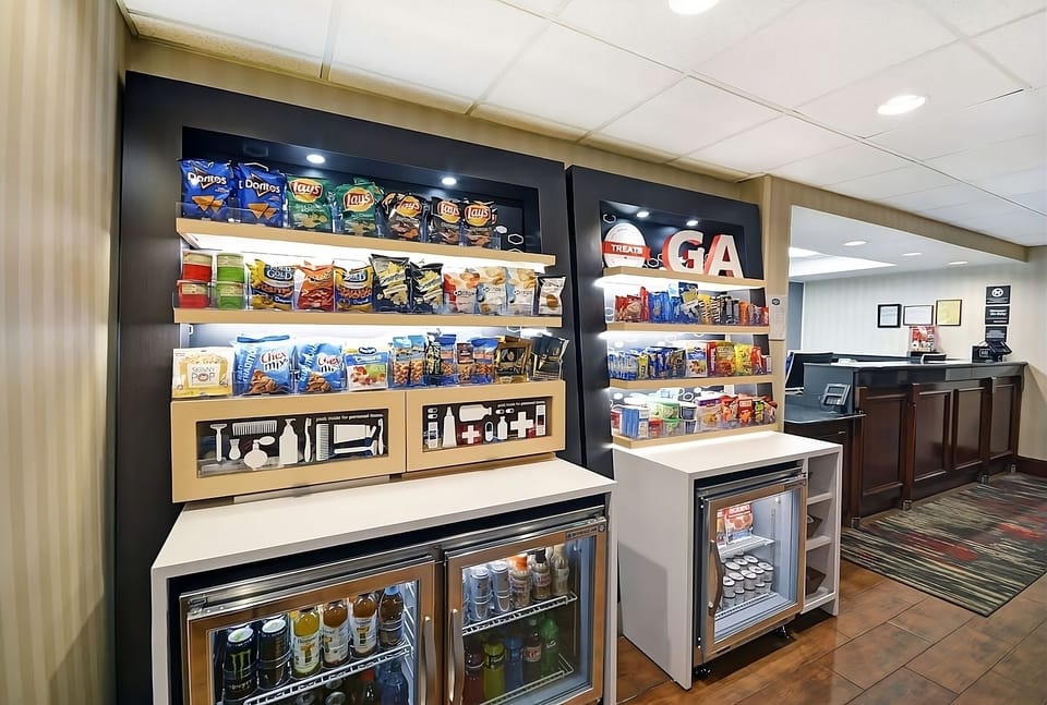 Grab late-night snacks and drinks without leaving the hotel.