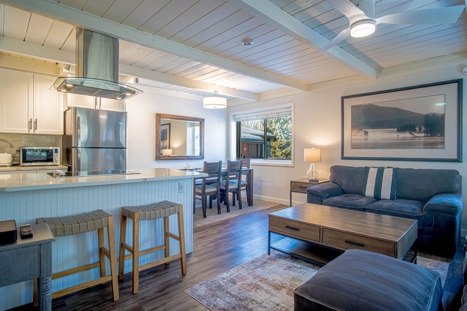 Short stroll to Sun Valley Resort with passes to the Inn outdoor heated pool, the Olympic Pool in summer, and discounted rates on tennis and golf included in your stay!