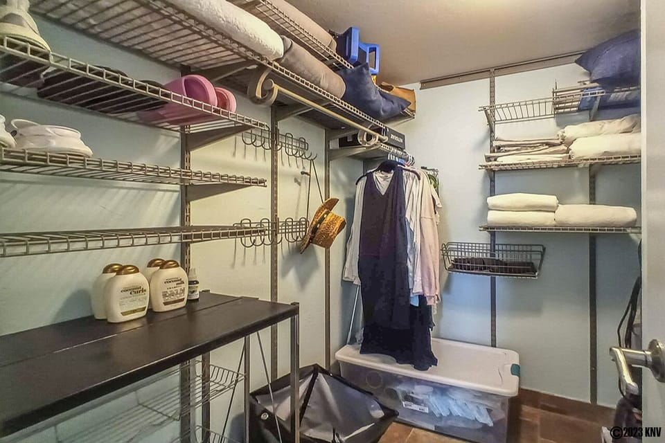 Master Bedroom En Suite has a Walk In Closet