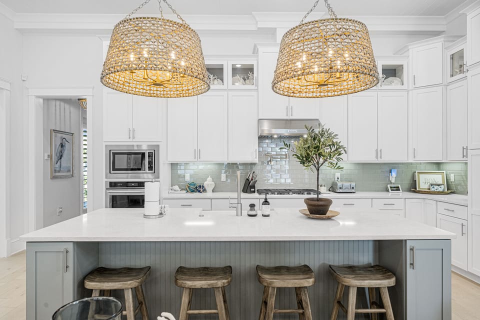 Kitchen with Breakfast Bar