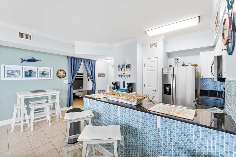 Kitchen with Breakfast Bar