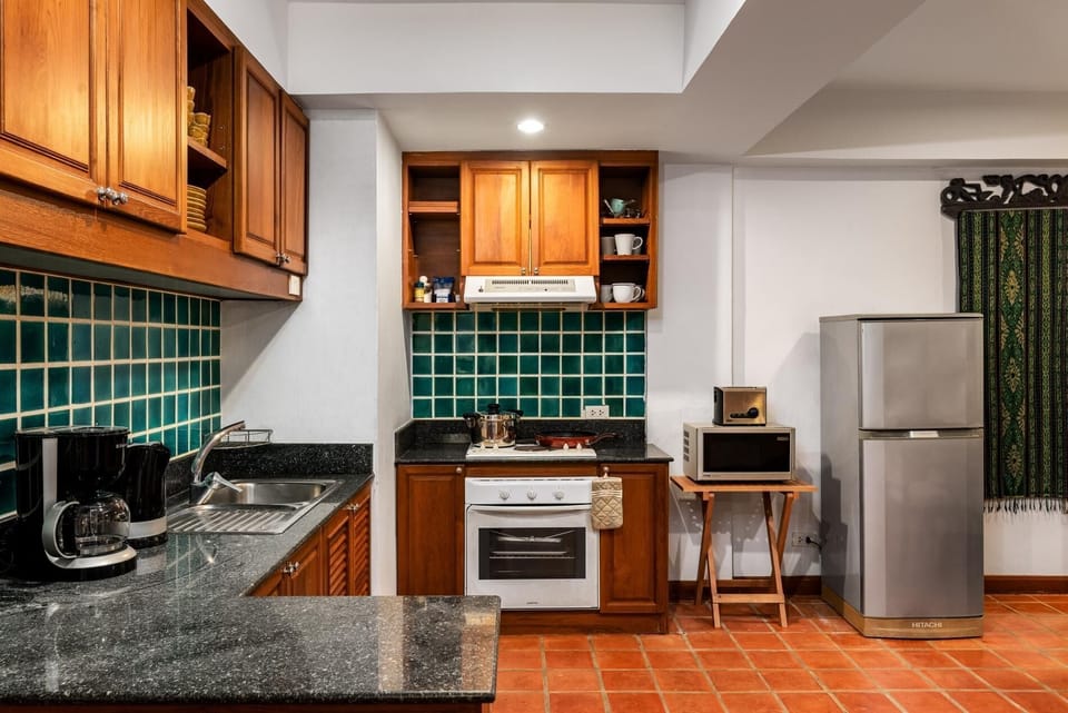 Sand Beach Condo, 3 Minutes Walk To Nai Harn Beach (761)