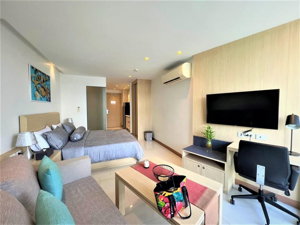 Beachfront A403 Seaview Studio (2135)