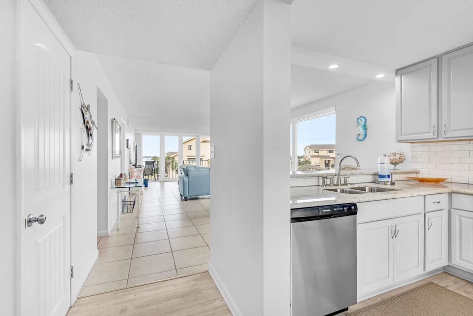 Kitchen to living room