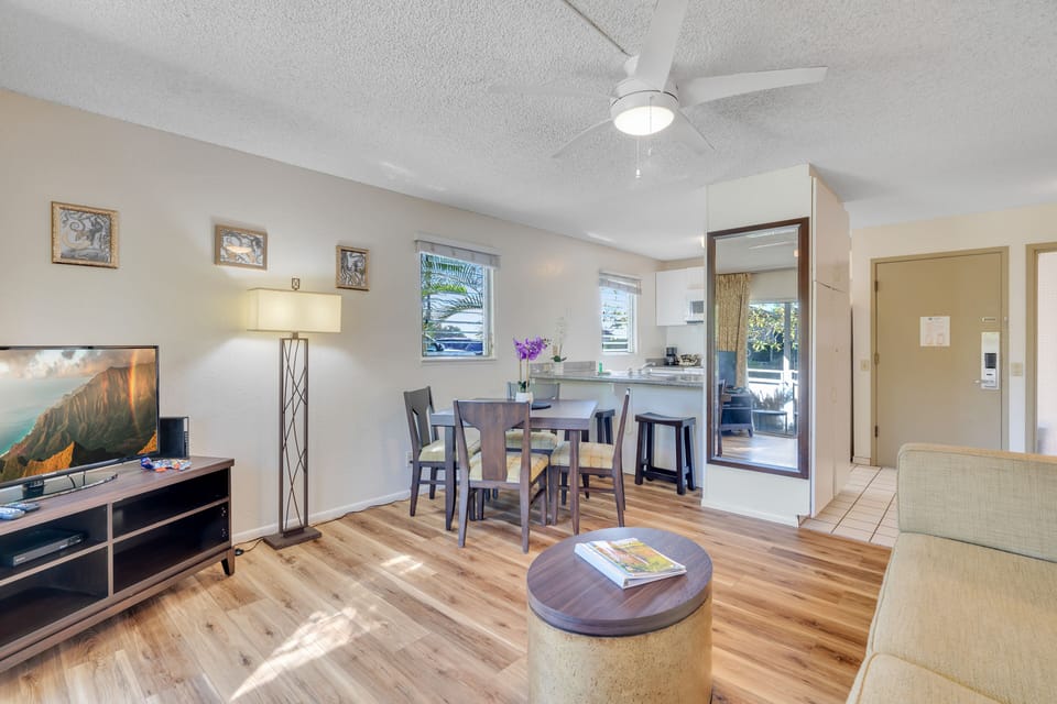 Living room/Dining (1)