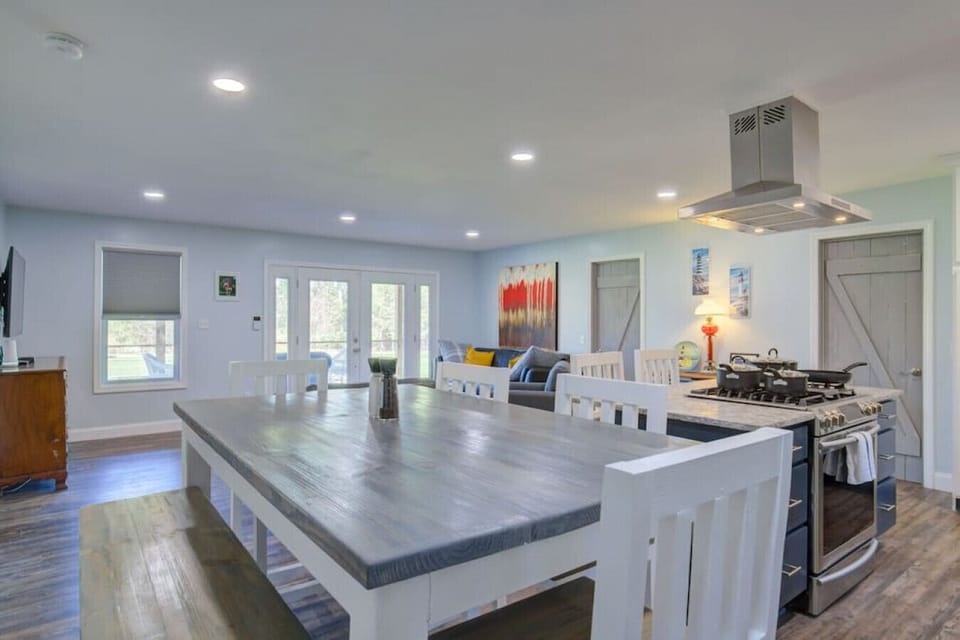 Open Concept Livingroom, Dining Room, and Kitchen