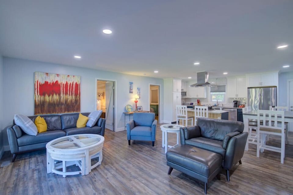 Open Concept Livingroom, Dining Room, and Kitchen