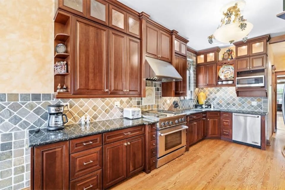 Fully Equipped Kitchen: Features sleek granite countertops.