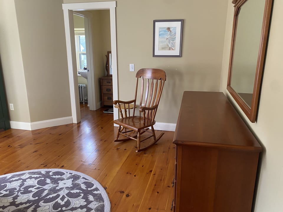 Primary bedroom sitting area