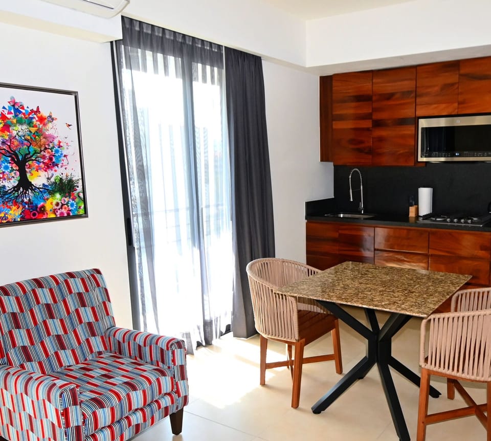 Front Suite Kitchen-Dining