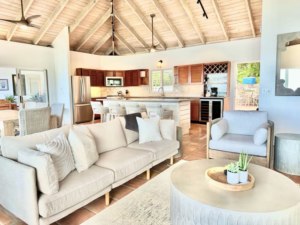 Luxury villa rental with updated design 