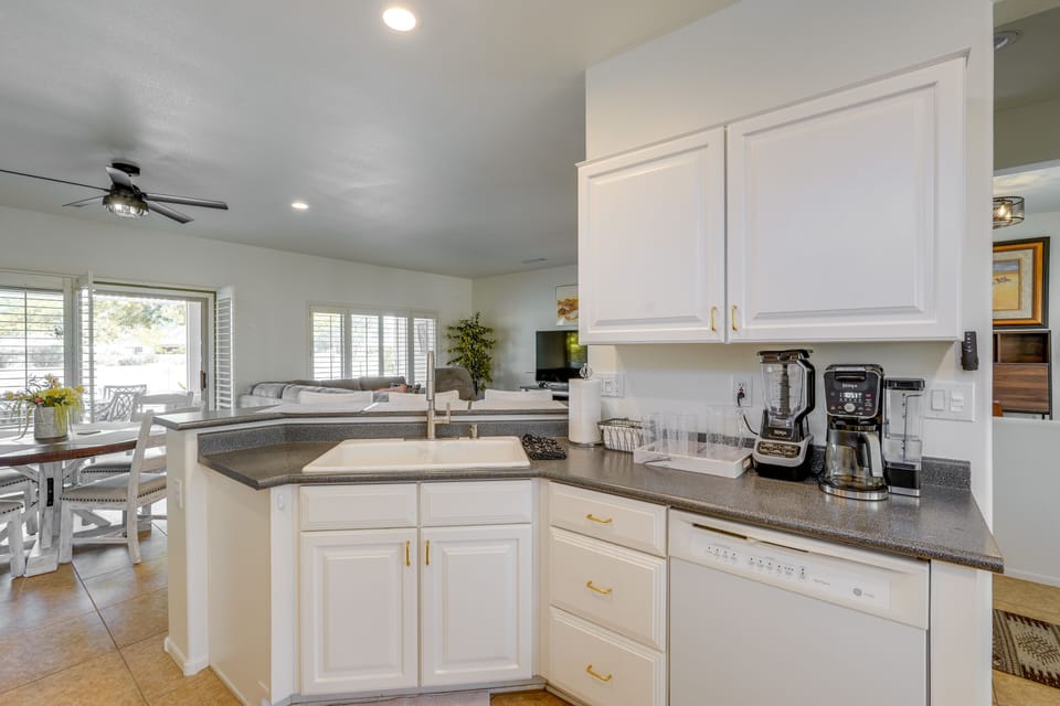 Kitchen | Stove/Oven | Refrigerator | Microwave | Toaster