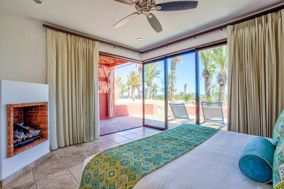 King-size bed & fireplace (1)