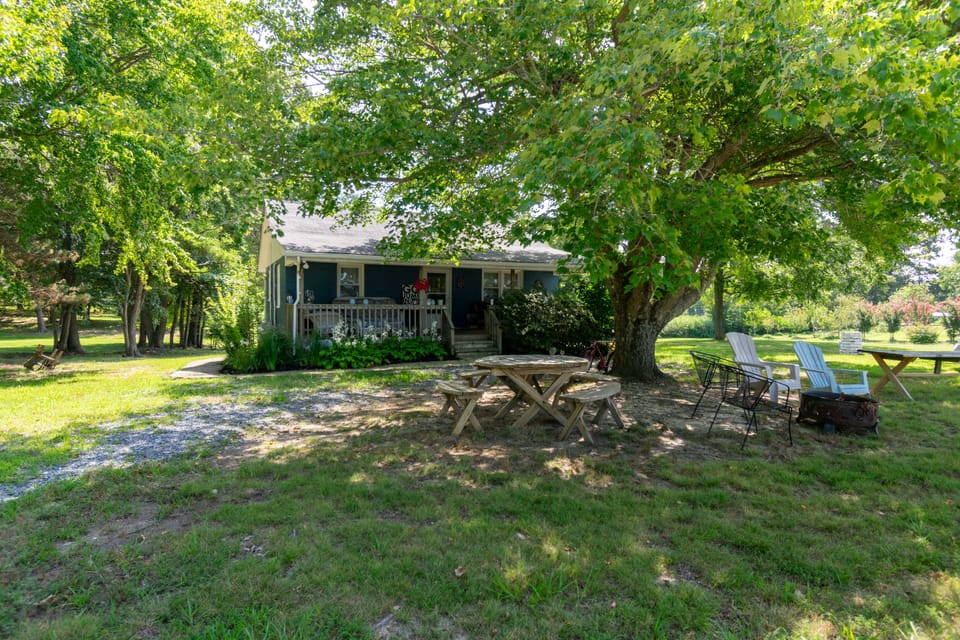 Blue Crab Cottage front porch is a favorite hangout area. 