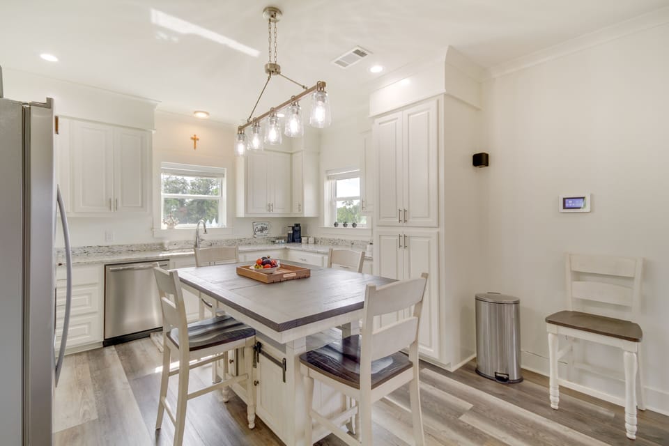 Kitchen & Dining Area | Equipped w/ Cooking Essentials | Dishware & Flatware