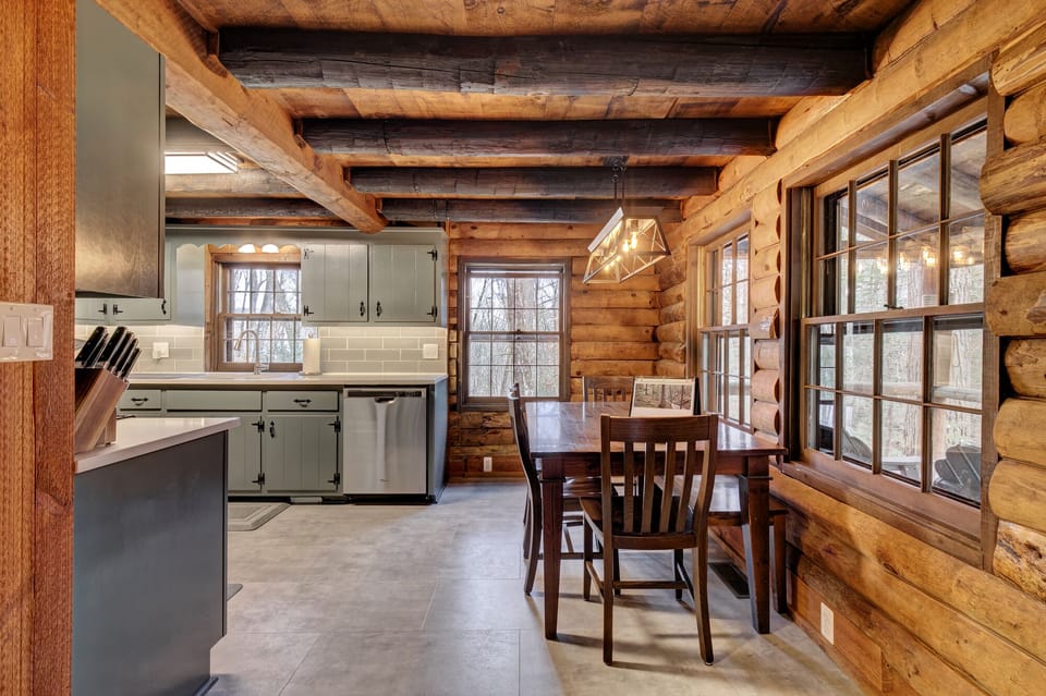 Seating for six at the dining table