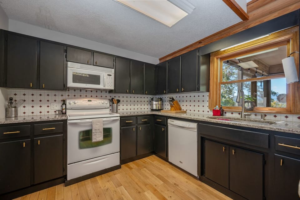 Kitchen is outfitted with an Electric Range