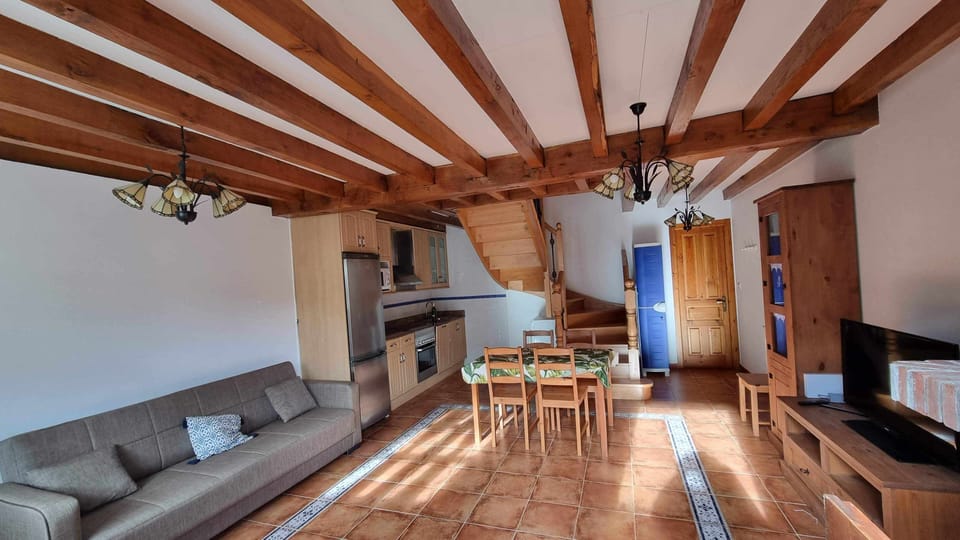 Kitchen or kitchenette,Living room,Floor plan,Dining area