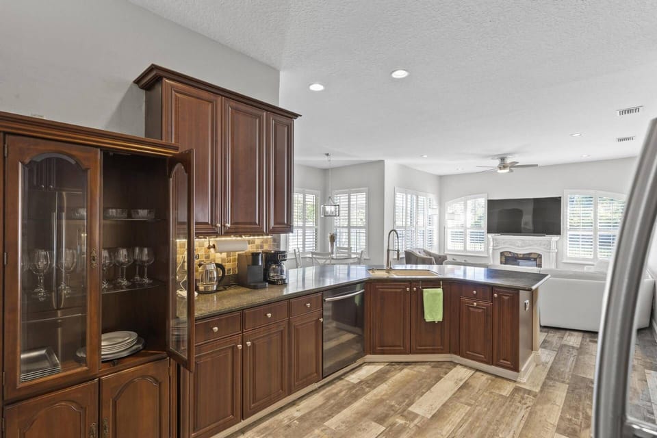 Gather 'Round: Beautiful Kitchen for Cooking and Connection