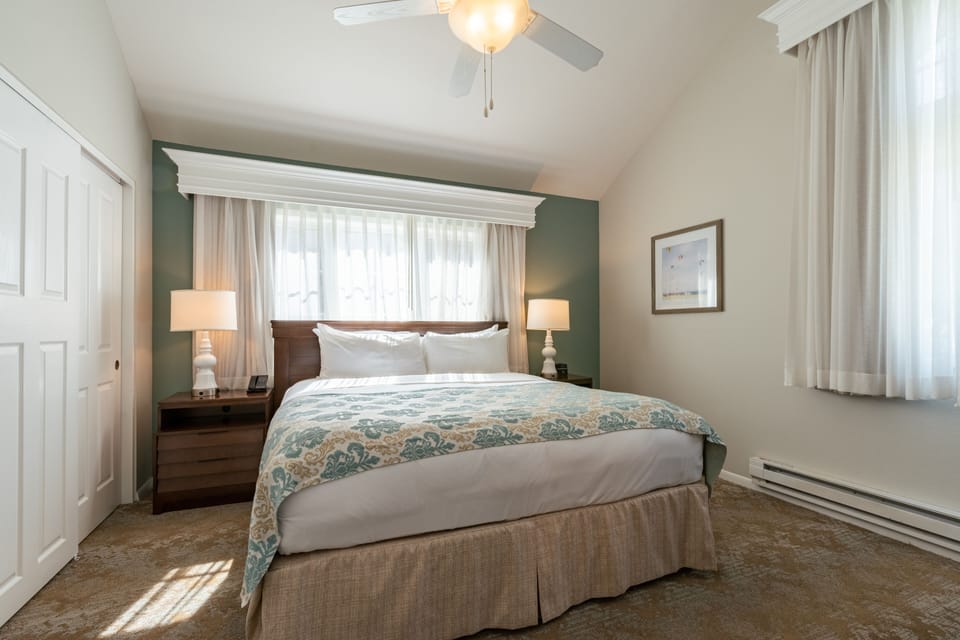 Unit with comfortable bed