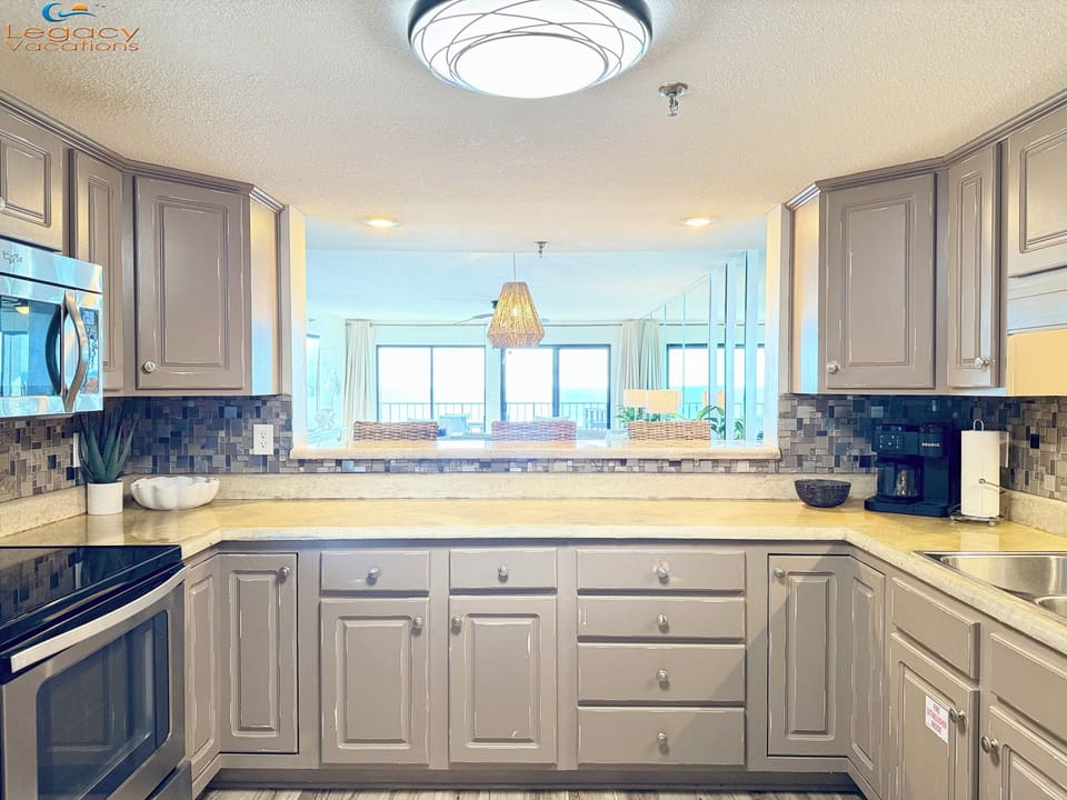 Surf Dweller #408 Kitchen
